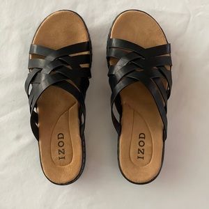 IZOD Sandals Black Leather Women’s Size 8